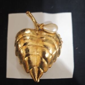 Avon Gold Leaf Brooch with Pearl Detail